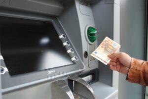 משיכת מט''ח בחו''ל בכספומט 